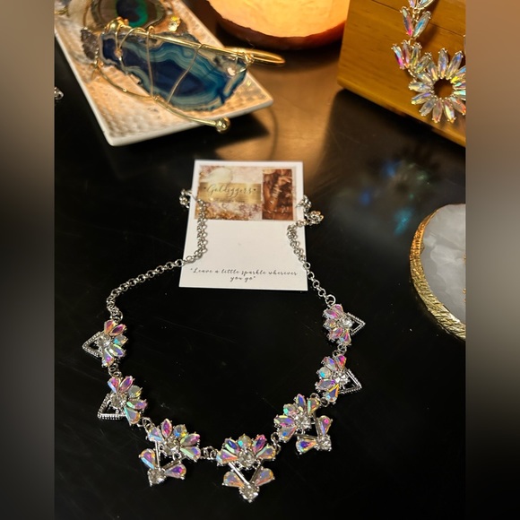 💎Costume jewelry✨ Iridescent rhinestones with unique flower like design - Picture 4 of 4